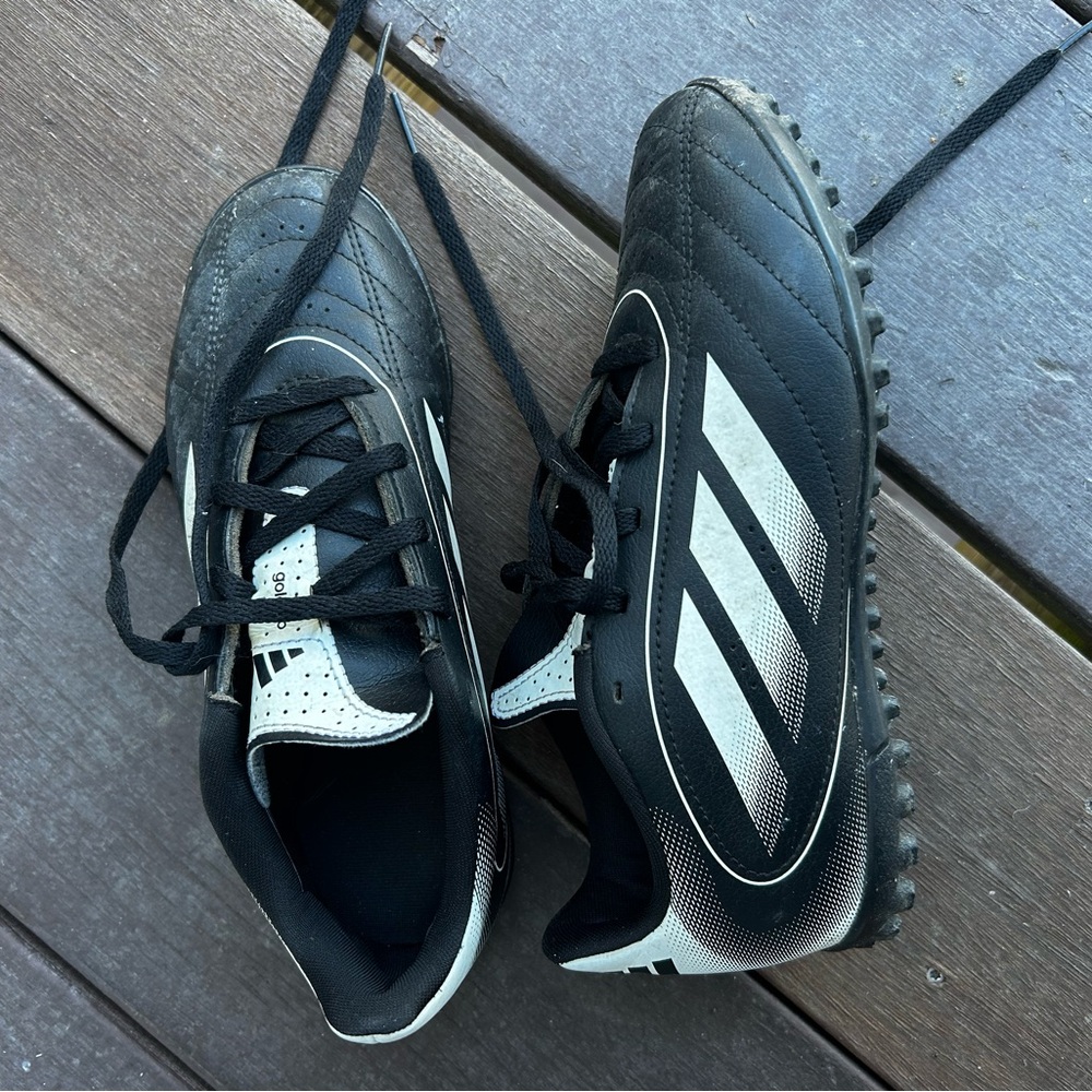 Kids Indoor Soccer Shoes